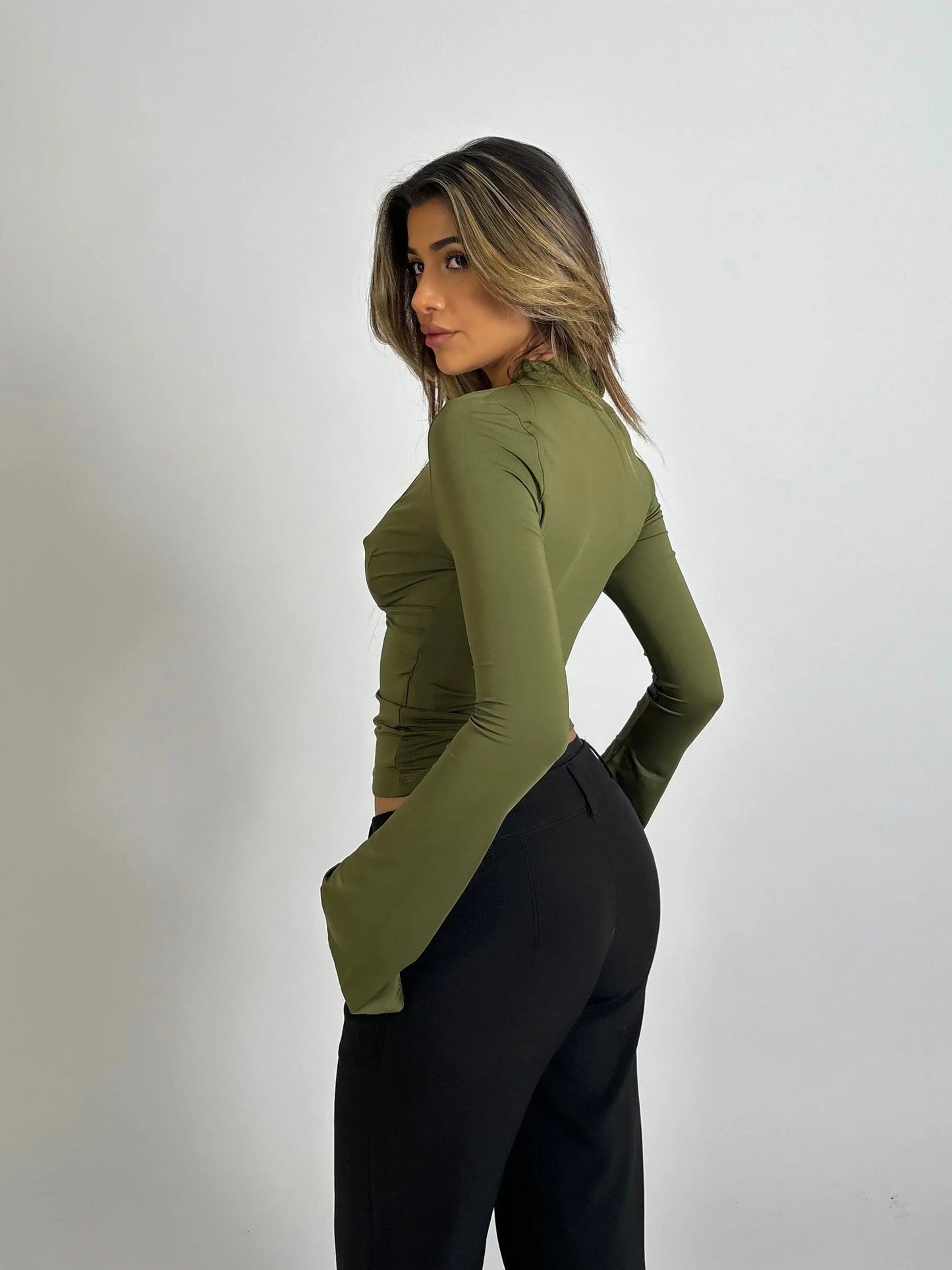 Roxana | Elegantes Oberteil für Damen mit Spitze langarm 3